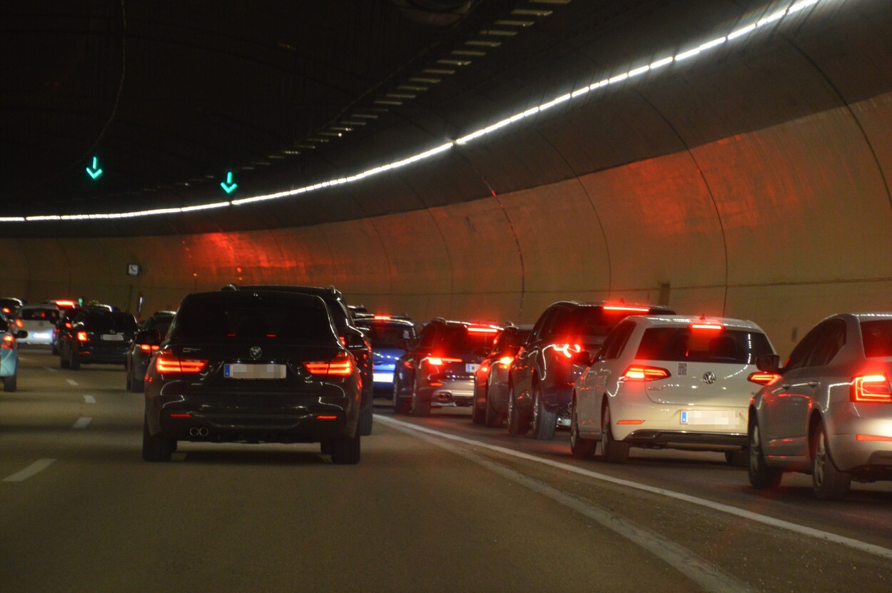 Stau im Gabitunnel Salzburg-Liefering