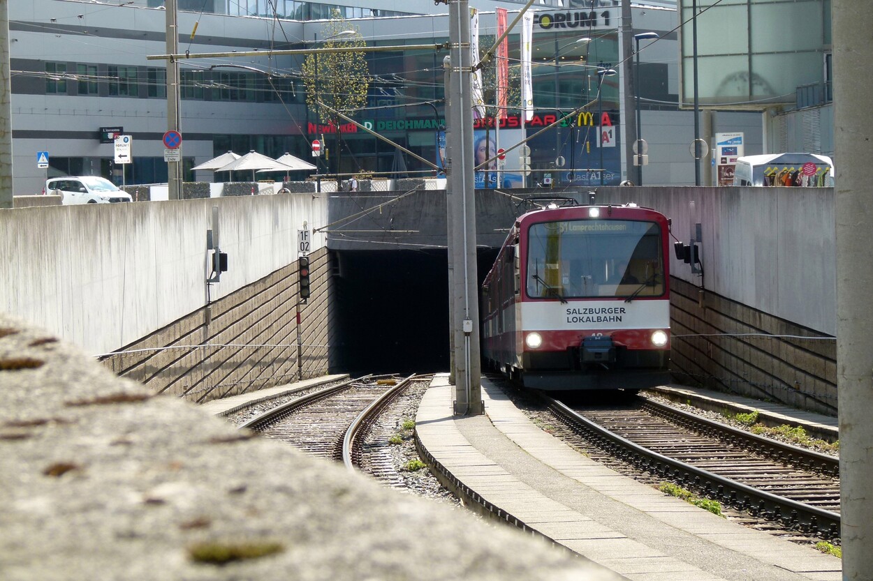 Der Salzburger Lokalbahnhof, seit 1999 in Tieflage