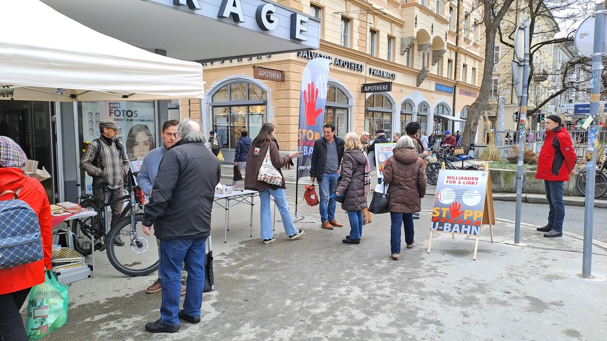 Stopp U-Bahn Infostand