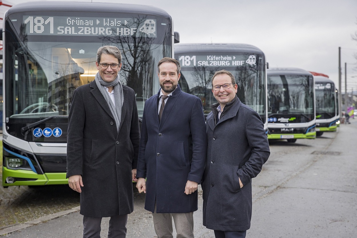 Erste E-Busse starten Linienbetrieb in Salzburg