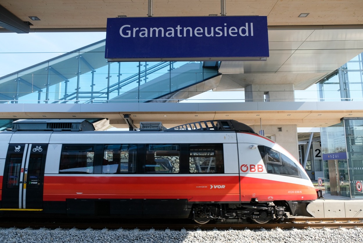 CityJet im Bahnhof Gramatneusiedl