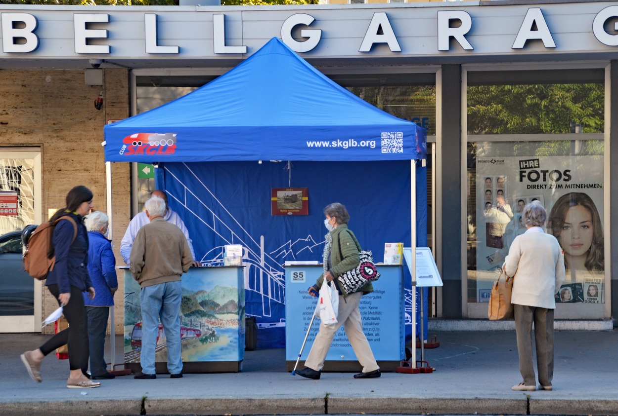 Info-Stand Club SKGLB am Mirabellplatz beim Schrannenmarkt