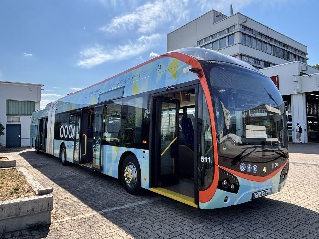 Die Škoda Group hat die ersten beiden Trolleybusse an die Stadt Esslingen übergeben