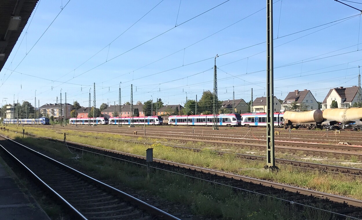 Zum Nichts tun gezwungen - BLB Triebwagen warten auf den Einsatz